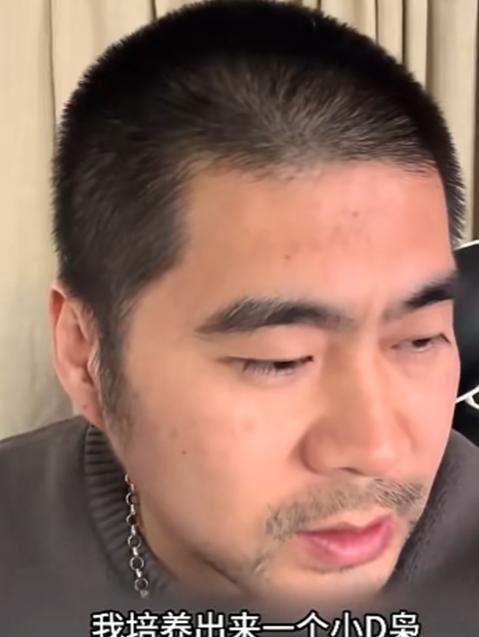 美国移民中介 “胡子哥” 终究亲手实现了他的 “美国梦”：13 岁的儿子在美国沾