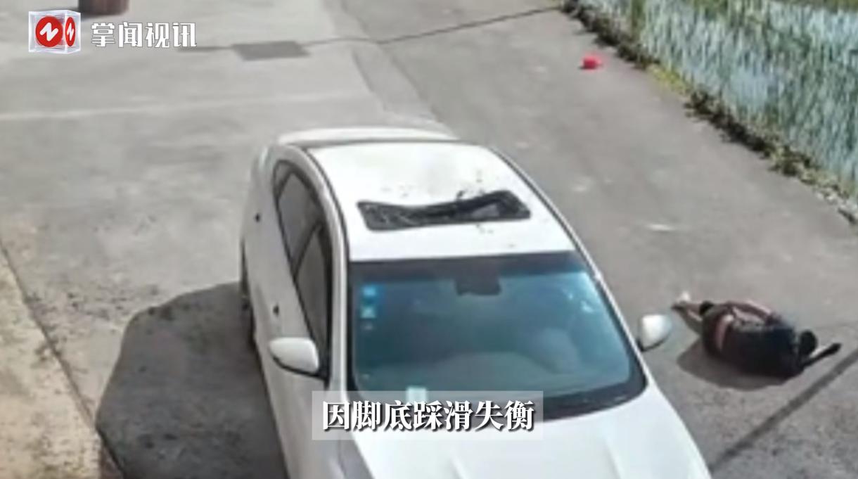 “电视剧都不敢这么演！”近日，湖南娄底，一男子在农村自建房的3楼楼顶修缮时，突然