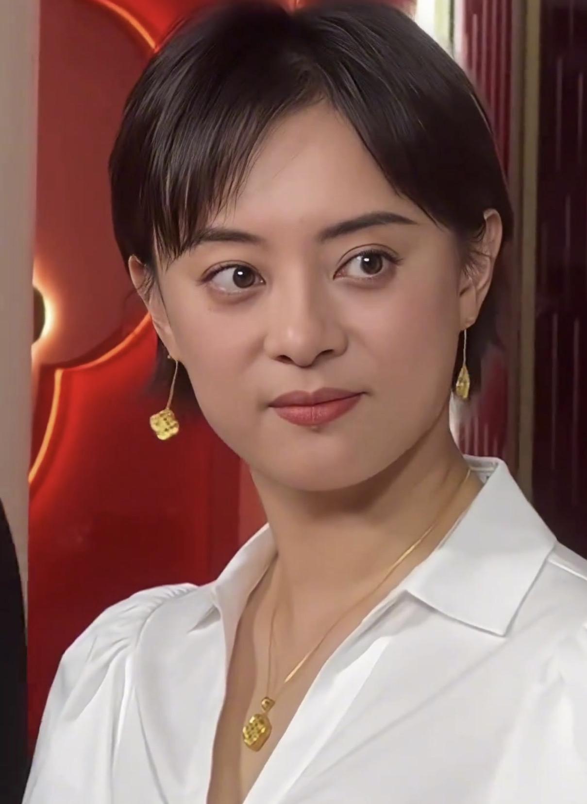 孙俪这个演员挺逗的，天天发养生，泡脚，瑜伽，书法……全都是修身养性的！

我以为