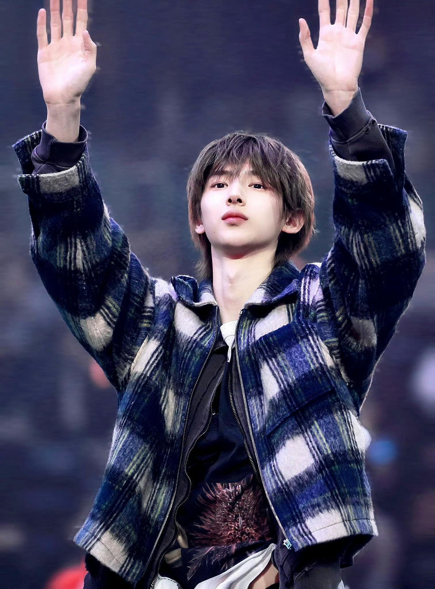 0000我和他是高中同学，他读书时和现在一样，嘴上不饶人，但心肠很好，一直很照顾