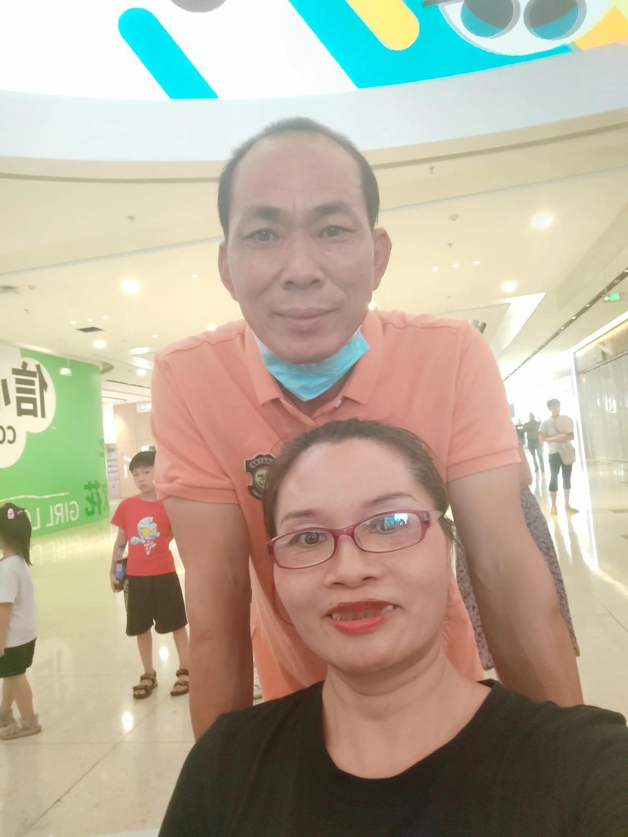 上联：往昔倜傥风流士，如何对下联今日耆耆白头翁。