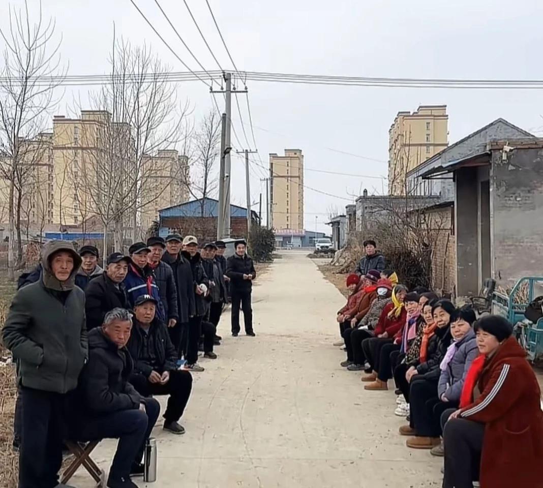 村里情报中心[呲牙]