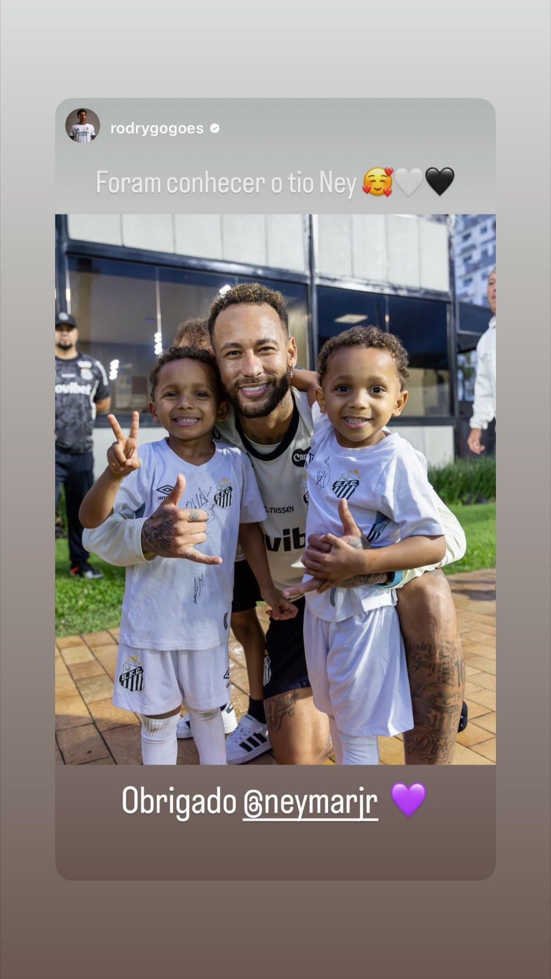 neymar[超话]  快拍更新转发罗德里戈孩子们终于见到内马尔[喵喵]内马尔 