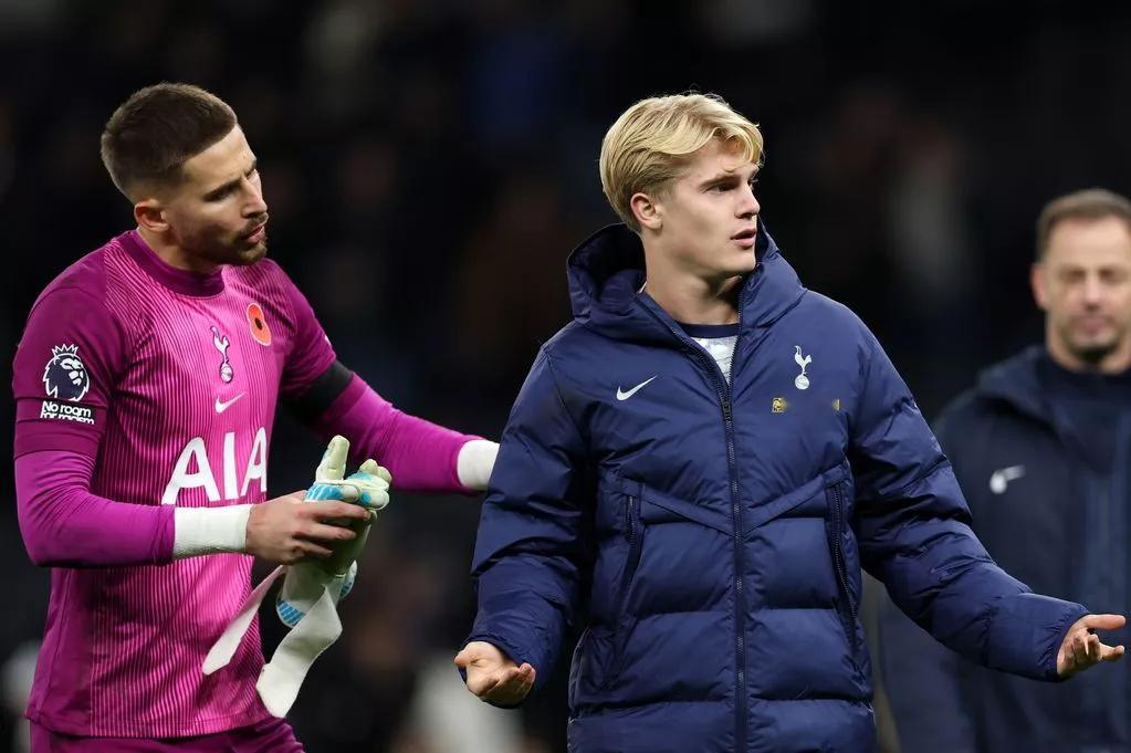 托特纳姆热刺门将维卡里奥透露，他在上周末的北伦敦德比后不得不保护队友、19岁的瑞