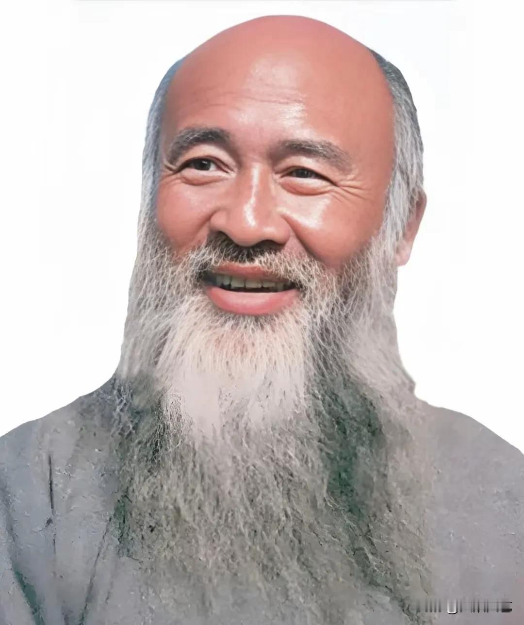 看到张大千的2寸照片，仿佛能透过那小小的画面触摸到大师的魅力。

张大千可是艺术