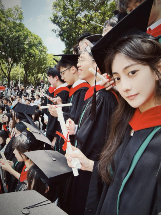 毕业照站第三排什么实力