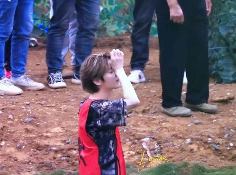 鹿晗 真顶流就是真顶流，一旦有活动，热搜都能几天不下鹿晗 流水的流量，铁打的鹿晗