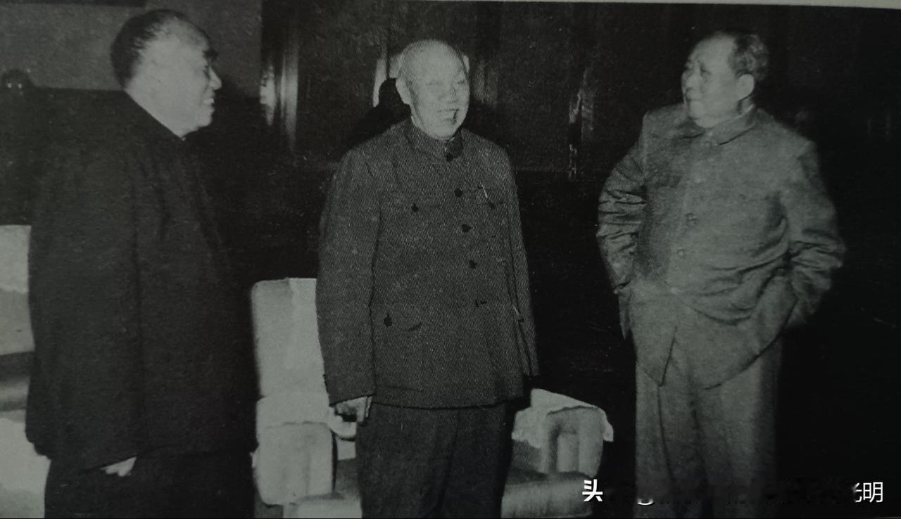 毛主席、朱德、董必武在七千人大会休息时的合影

【纪念毛主席逝世50周年专题图文