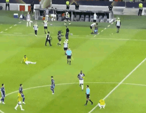 马宁：亚洲裁判界的“移动避雷针”，谁碰谁倒霉！
 
亚冠又出事了！吉达联合0-1