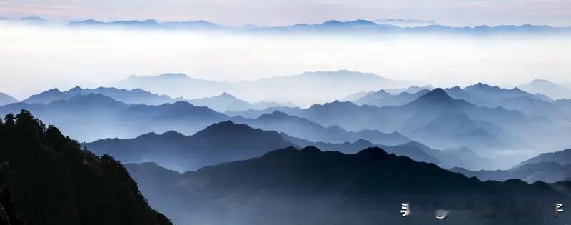 大气磅礴的诗有很多，首推曹操的《观沧海》。曹操北征乌桓得胜后，登碣石山看海，写下