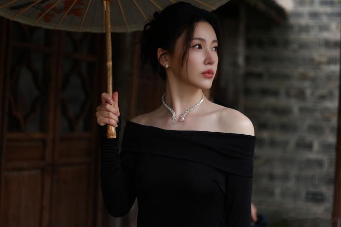 杨子姗展现出来的高级又优雅的氛围，真的是妥妥的电影的女主，田嘉瑞，程潇把时尚的气