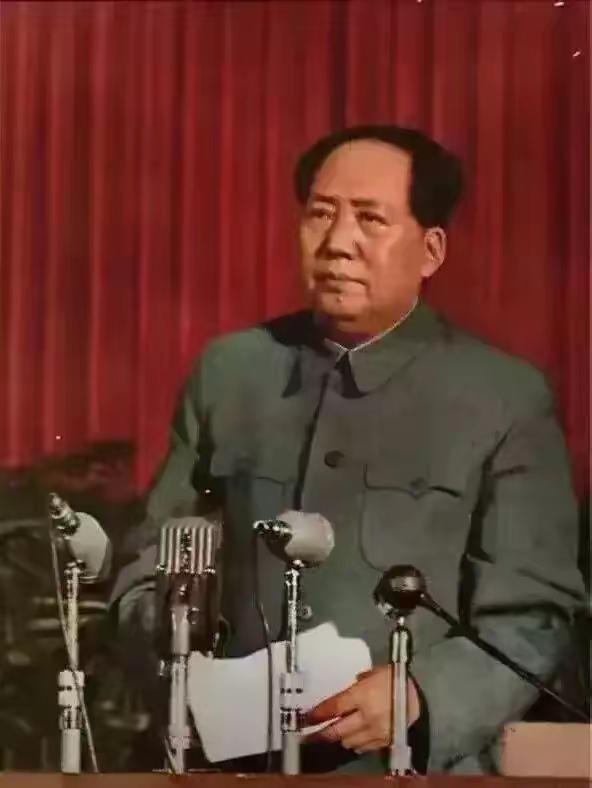 有人遇事总找借口，“时机不成熟”“代价太大”，说到底是骨头软、血性凉。当年抗美援