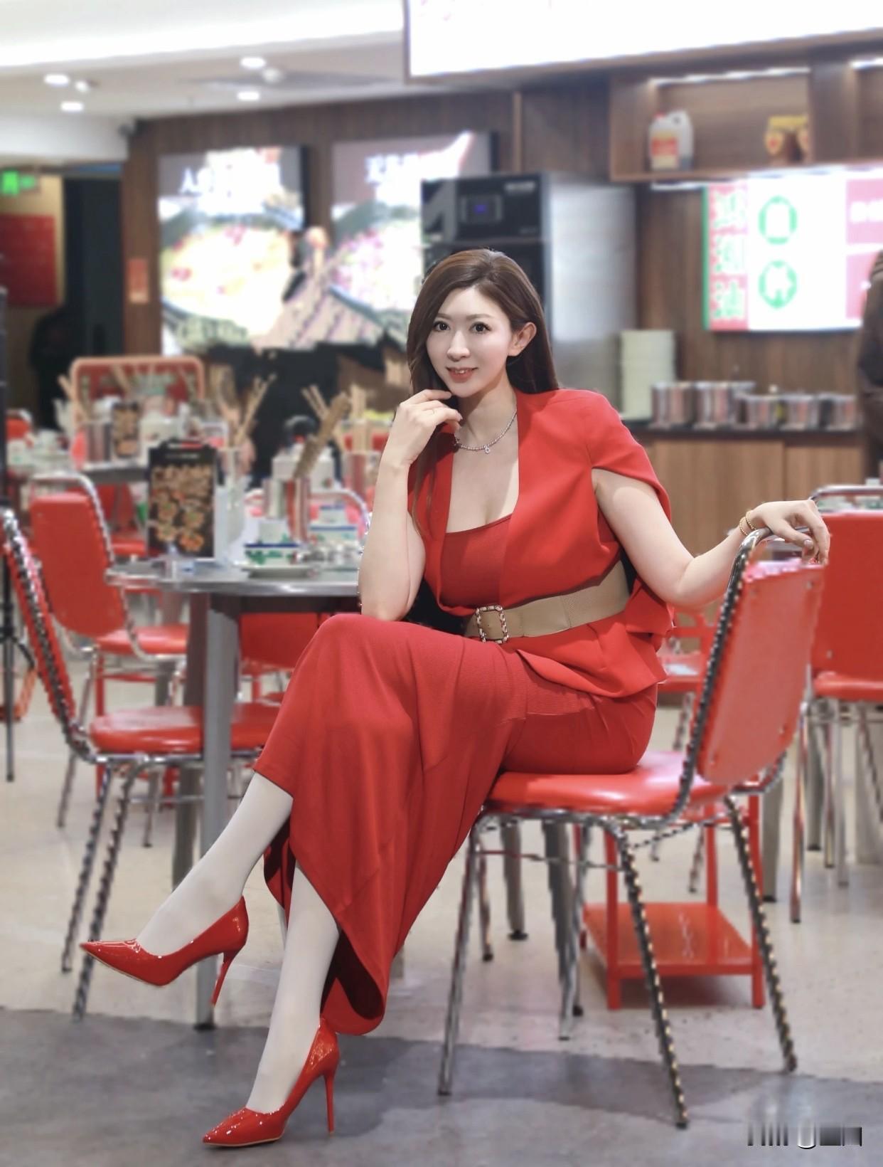 女人外在漂亮重要，还是有魅力重要仅有漂亮，缺乏魅力，相处久了会觉得空洞。