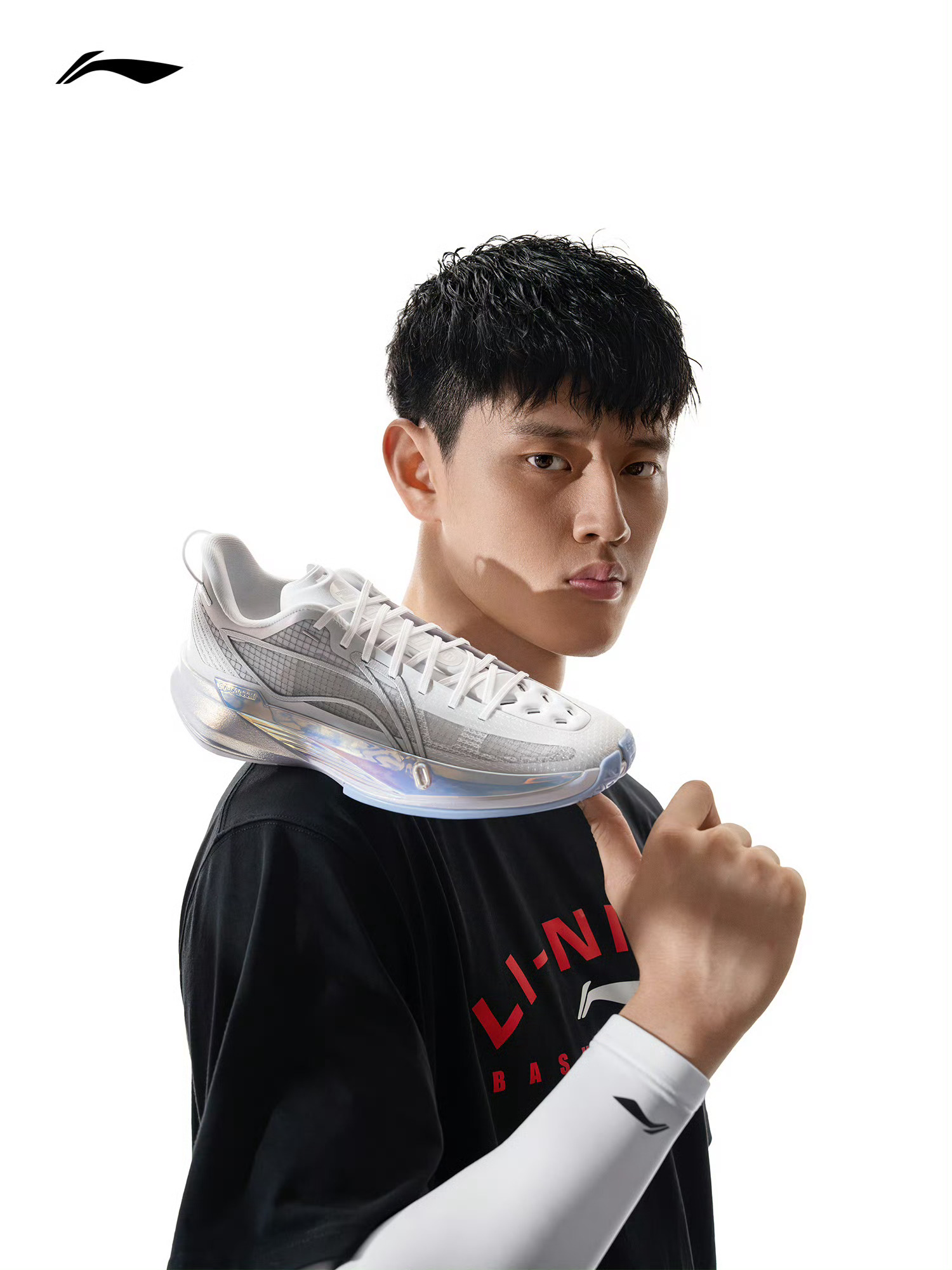 曾凡博签约李宁以来穿了不少PE，这是第一双他公开发售的版本👇 CBA