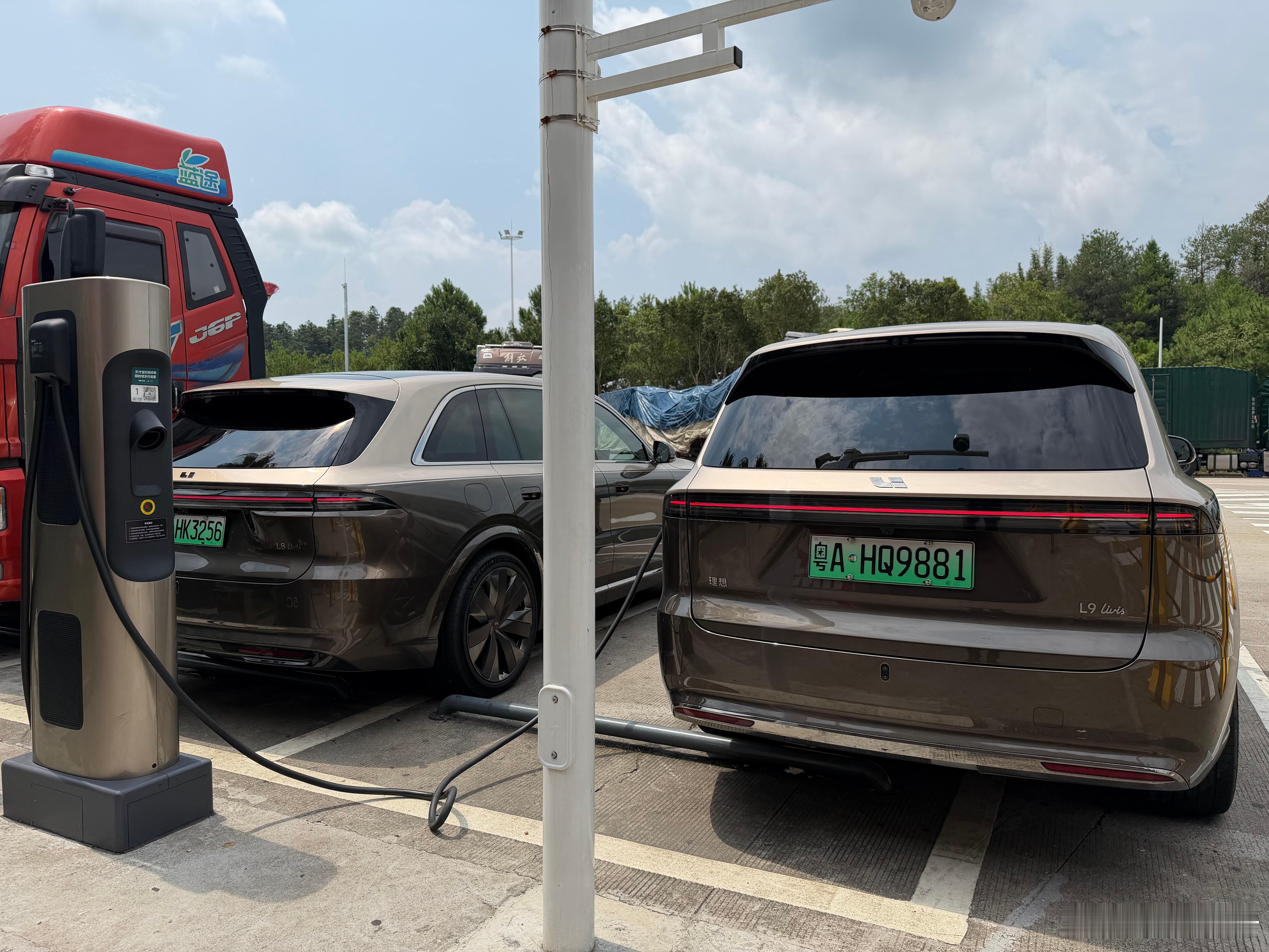 李想称MEGA是最好的MPV我对理想MEGA最后的一点诉求，春节的时候，能不能给