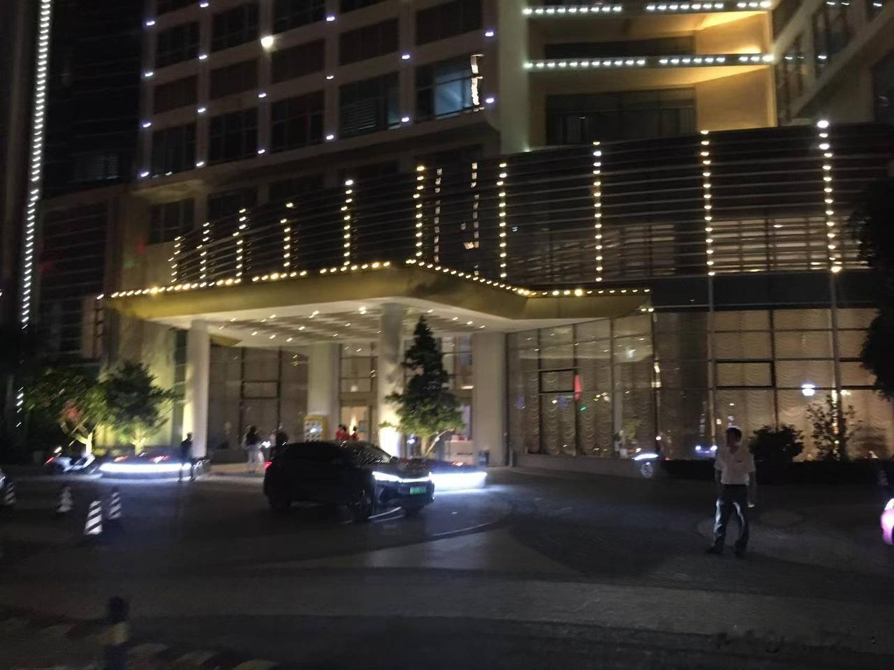 晋江人办喜宴、生日宴酒席很多人选在世纪百翔酒店。
会选这家酒店，主要是交通方便、