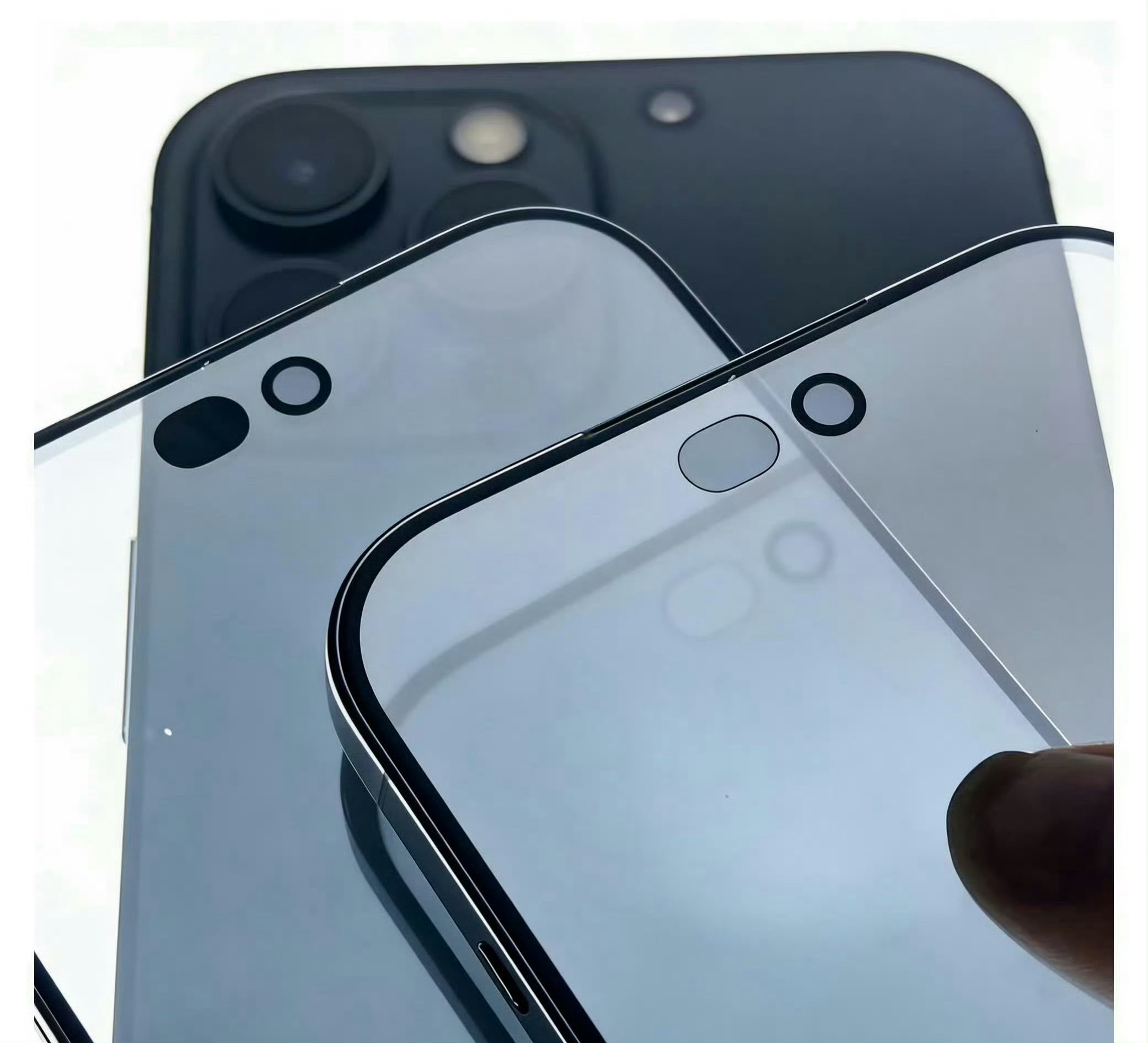 iPhone18系列屏幕盖板，进一步缩小灵动岛集成。国内荣耀迭代挖孔也有优化。新