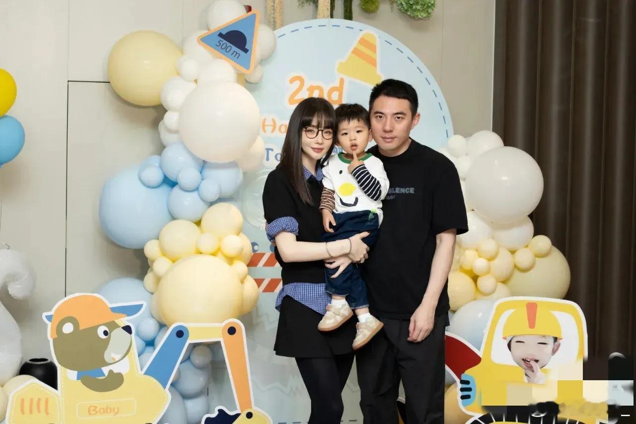 高晓松的前妻夕又米再婚后生子，现在儿子2岁了。 ​​​
