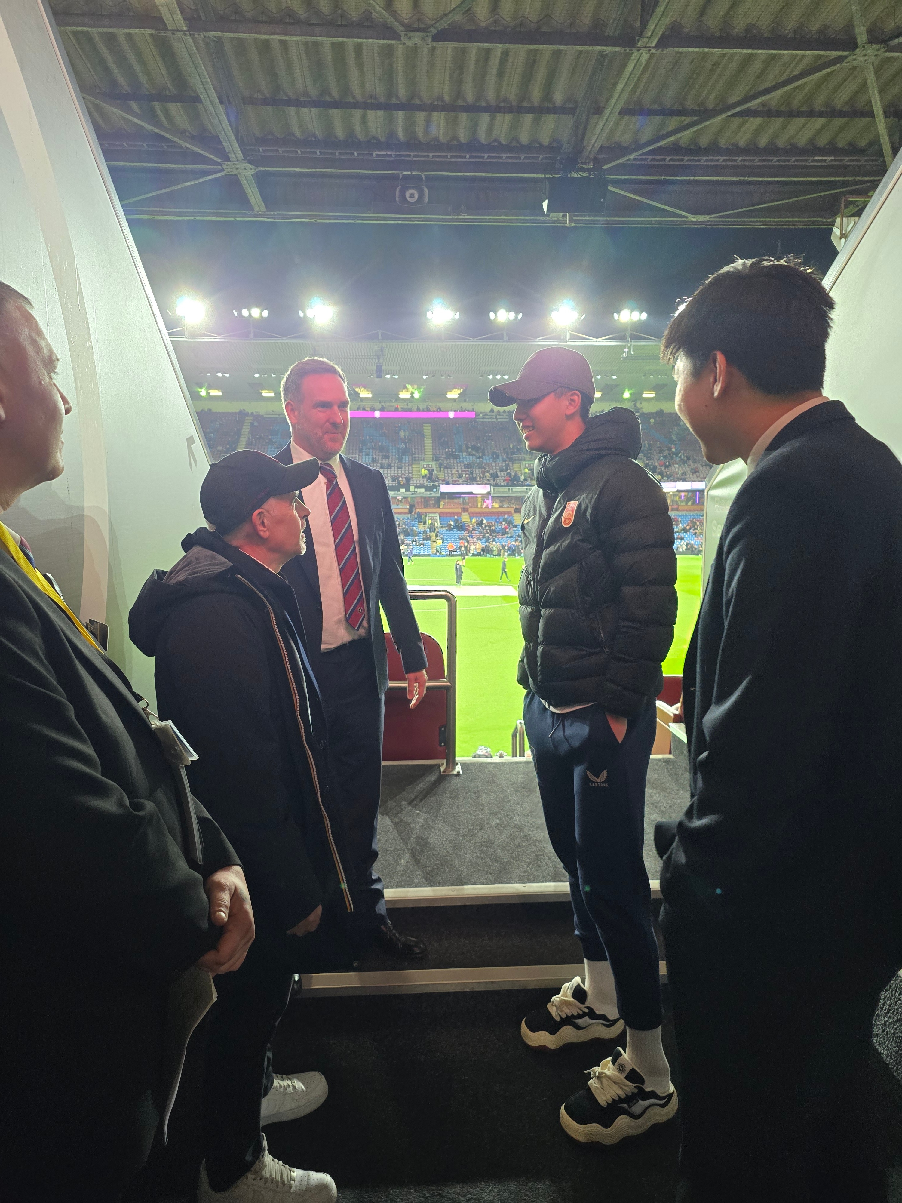 张家鸣称将正式回归伯恩利  张家鸣称将正式回归伯恩利，张家鸣从16岁开始踢球出现