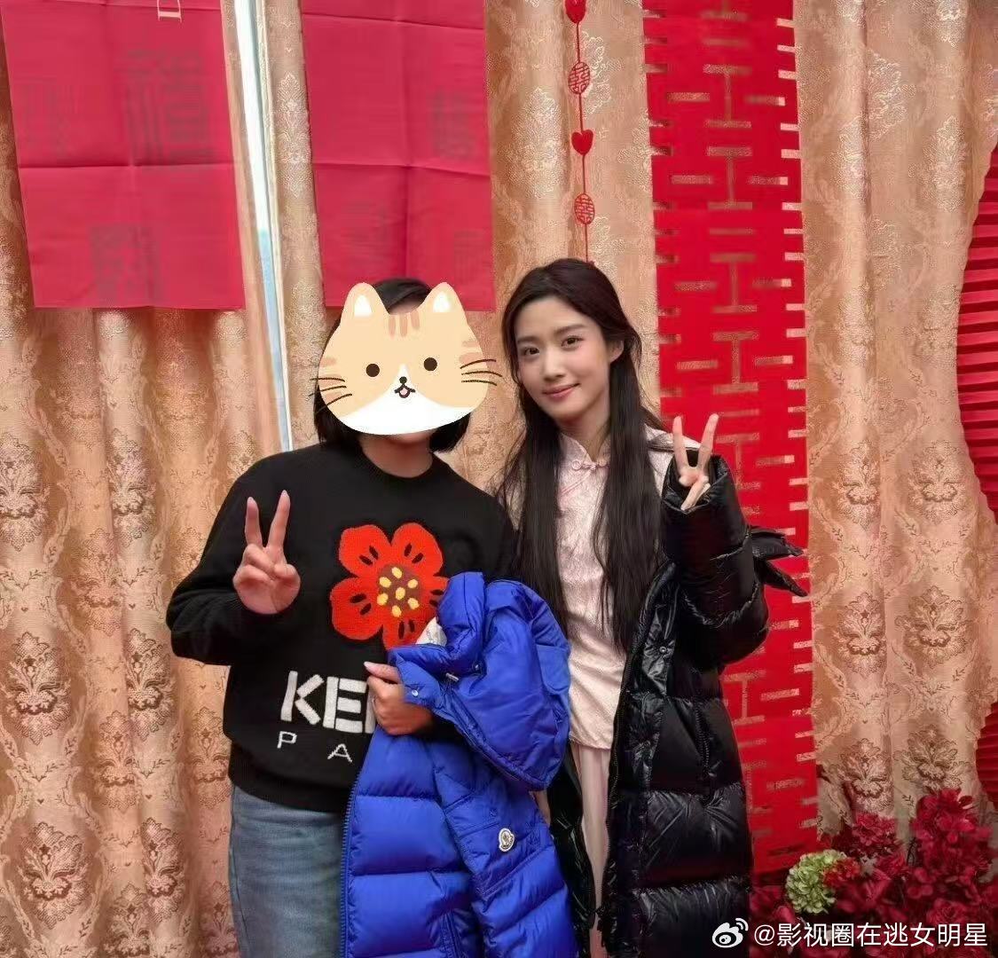 偶遇卢昱晓当伴娘参加婚礼 当伴娘的噜噜晓～好清雅！ 