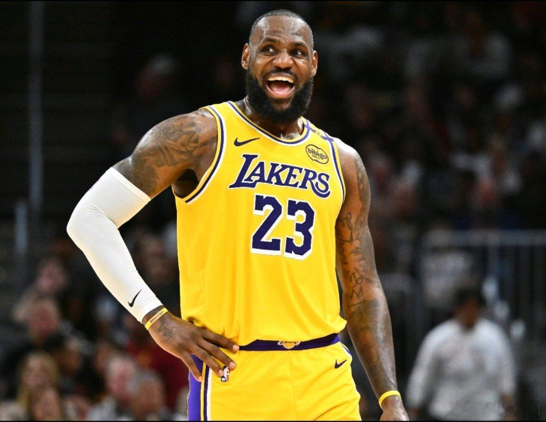 詹姆斯恢复进展顺利 最快明日对阵快船复出11月18日讯 据名记足球阿阳在《NBA