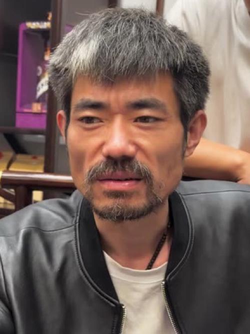 阿四虽然文化水平不高却总能随口爆出惊人语录。他的话语没有空洞的鸡汤，他的感悟全是