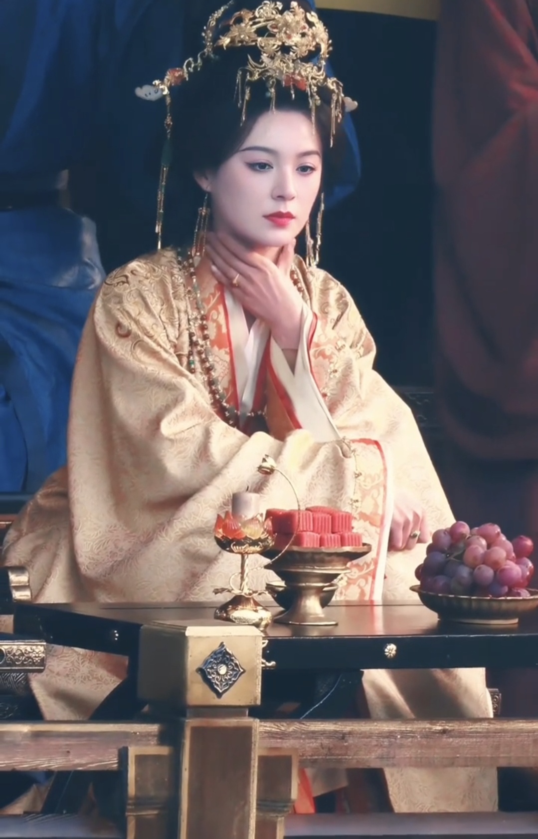 想到让她们演母女的简直是天才呀真的太符合想象了，美女的妈妈也是超级大美女！嫁金钗