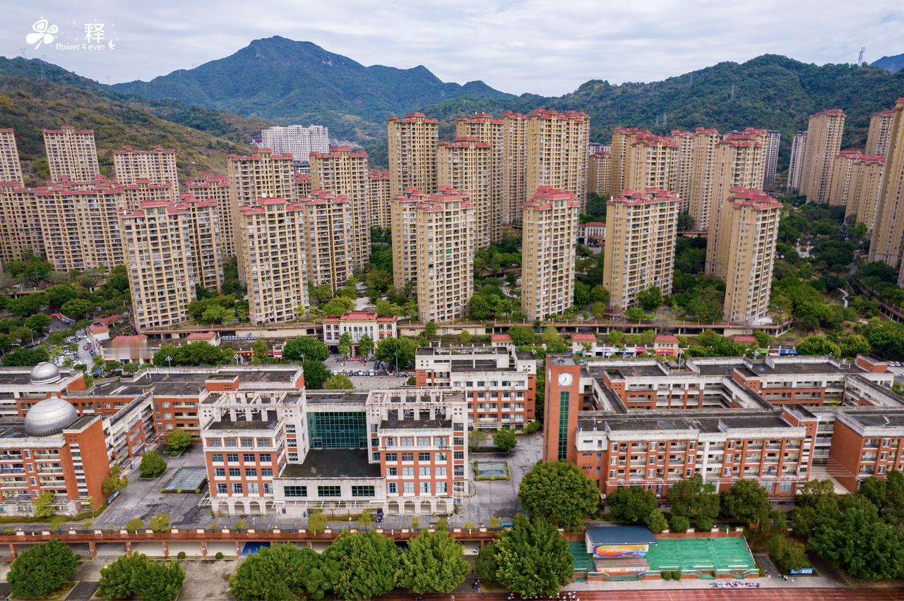 书包房也不坚挺了，跌破历史新低价位。
坐标连江贵安，贵荣苑是这边热门的书包房。小