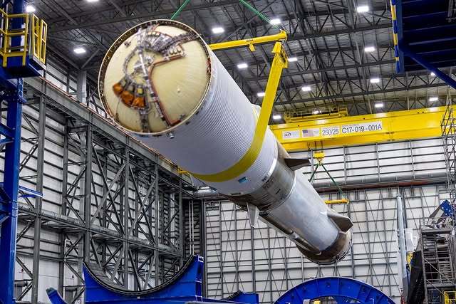 新格伦运载火箭现已完成集成。蓝色起源表示，他们已经完成了一级的检查、维护与准备工