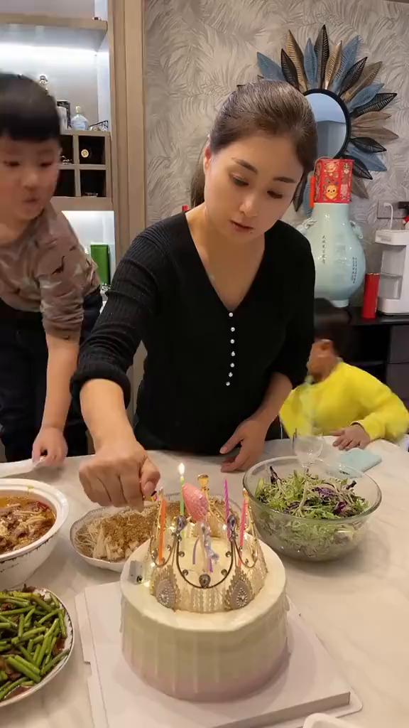 让我们在歌声中祝愿每一位朋友和谐美满，牛年大吉。
