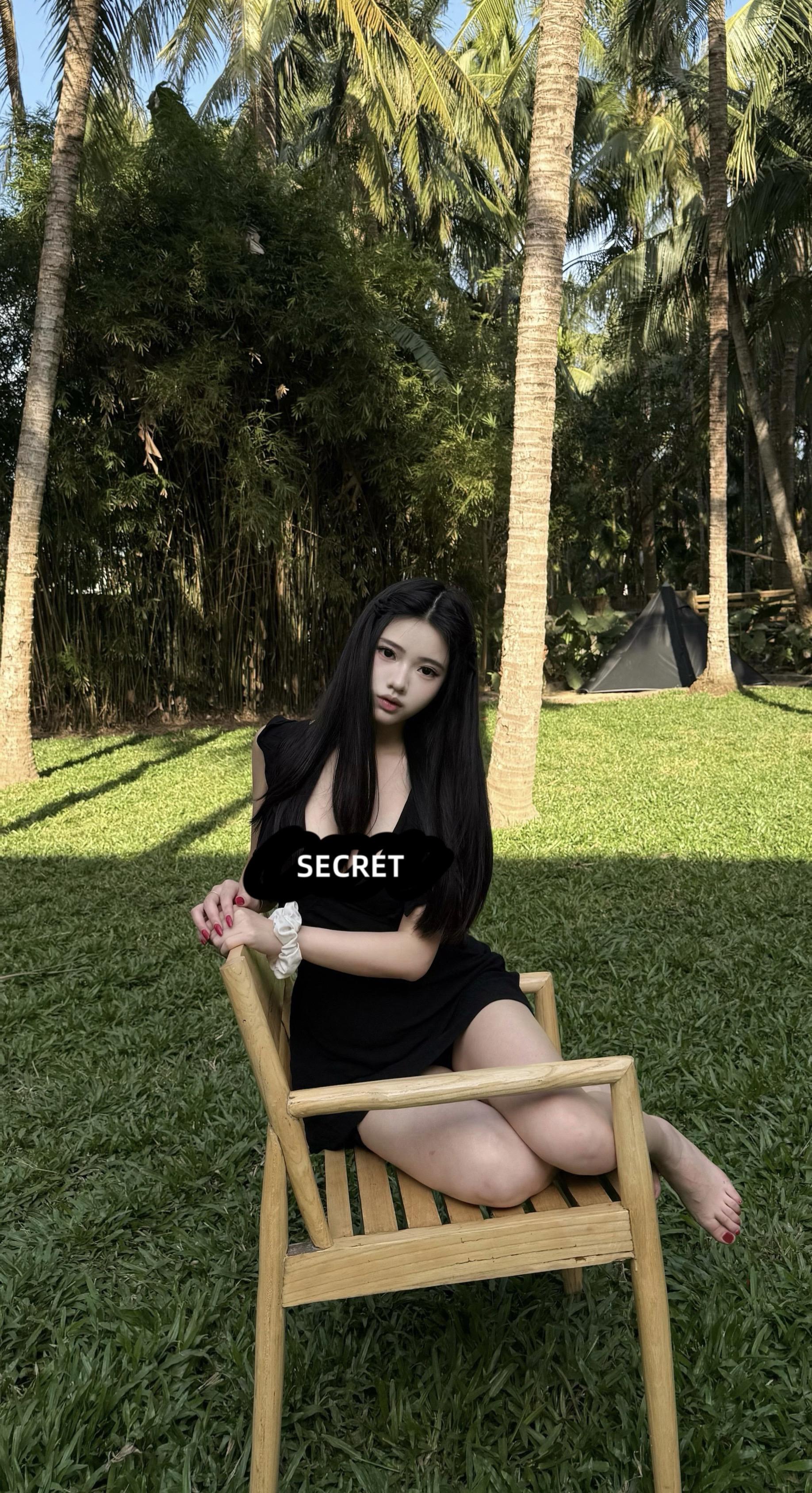 如此潮湿的一生 总是眼泪决堤。