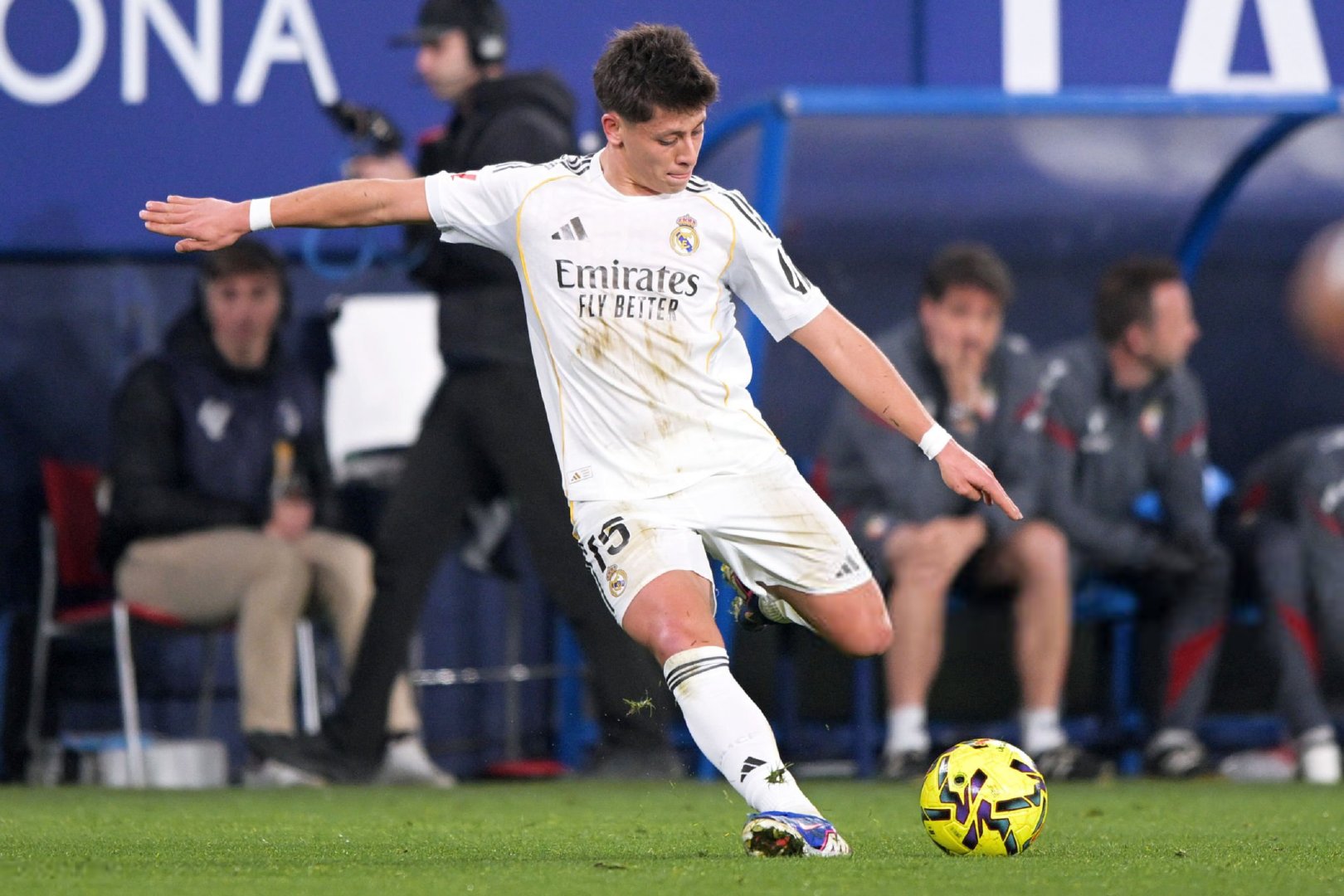 【全场】奥萨苏纳 2-1 皇家马德里巴尔韦德助攻威尼修斯，奥萨苏纳绝杀，皇马联赛