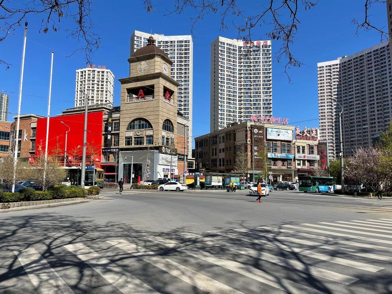 于海青：为何说大连城市韵味无需更多言表？ 大连是一座美丽的海滨城市，就像山东的青