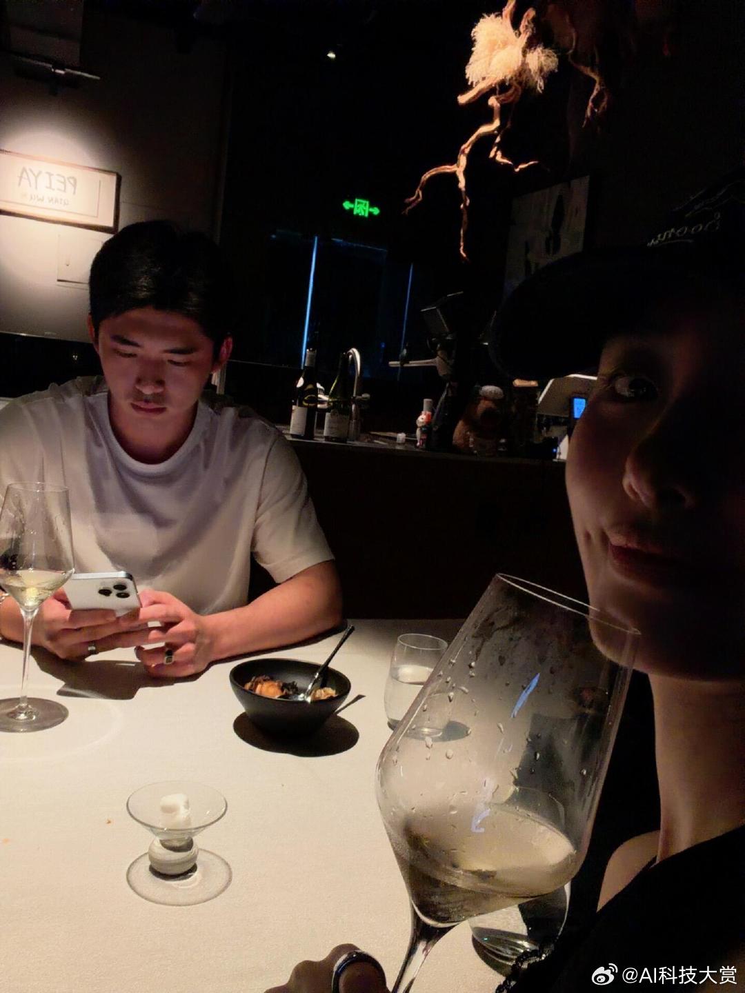 杨采钰和老公约会杨采钰晒与老公约会合照杨采钰和老公约会，生活过得松弛又自在，真的