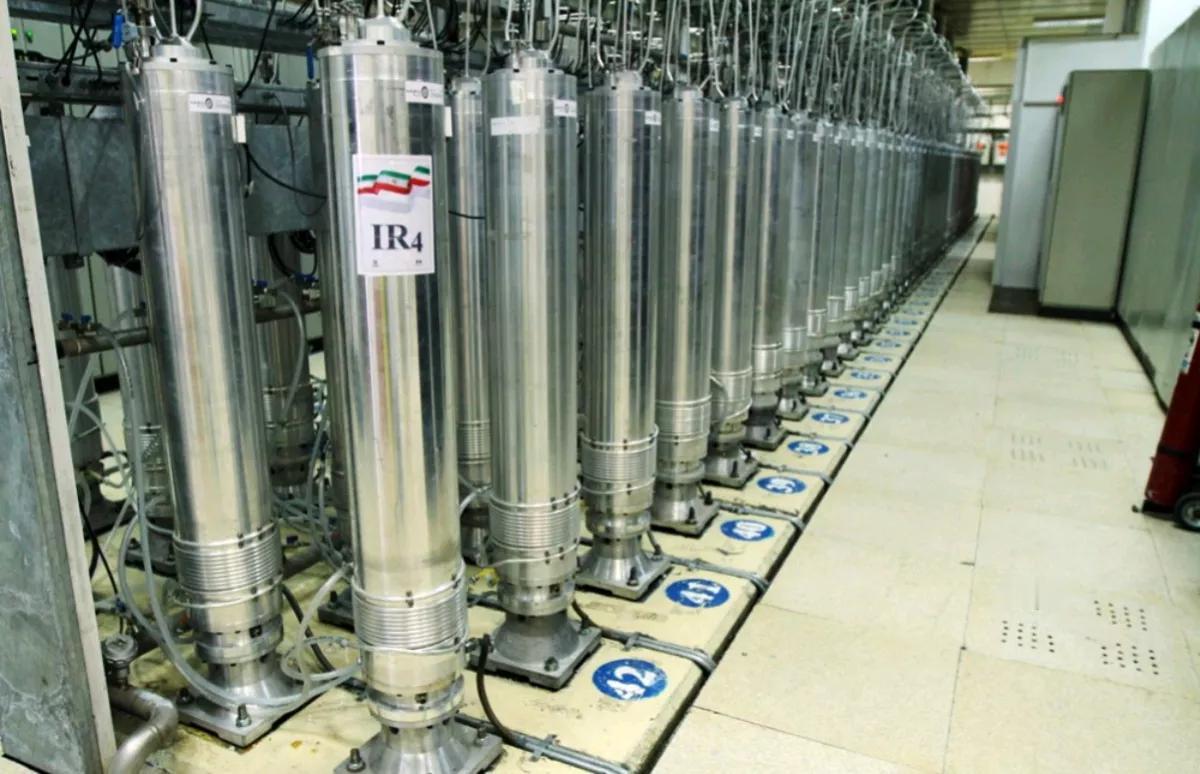 《华尔街日报》报道，美国坚决要求伊朗交出全部浓缩铀。

当地时间26日，一名白宫