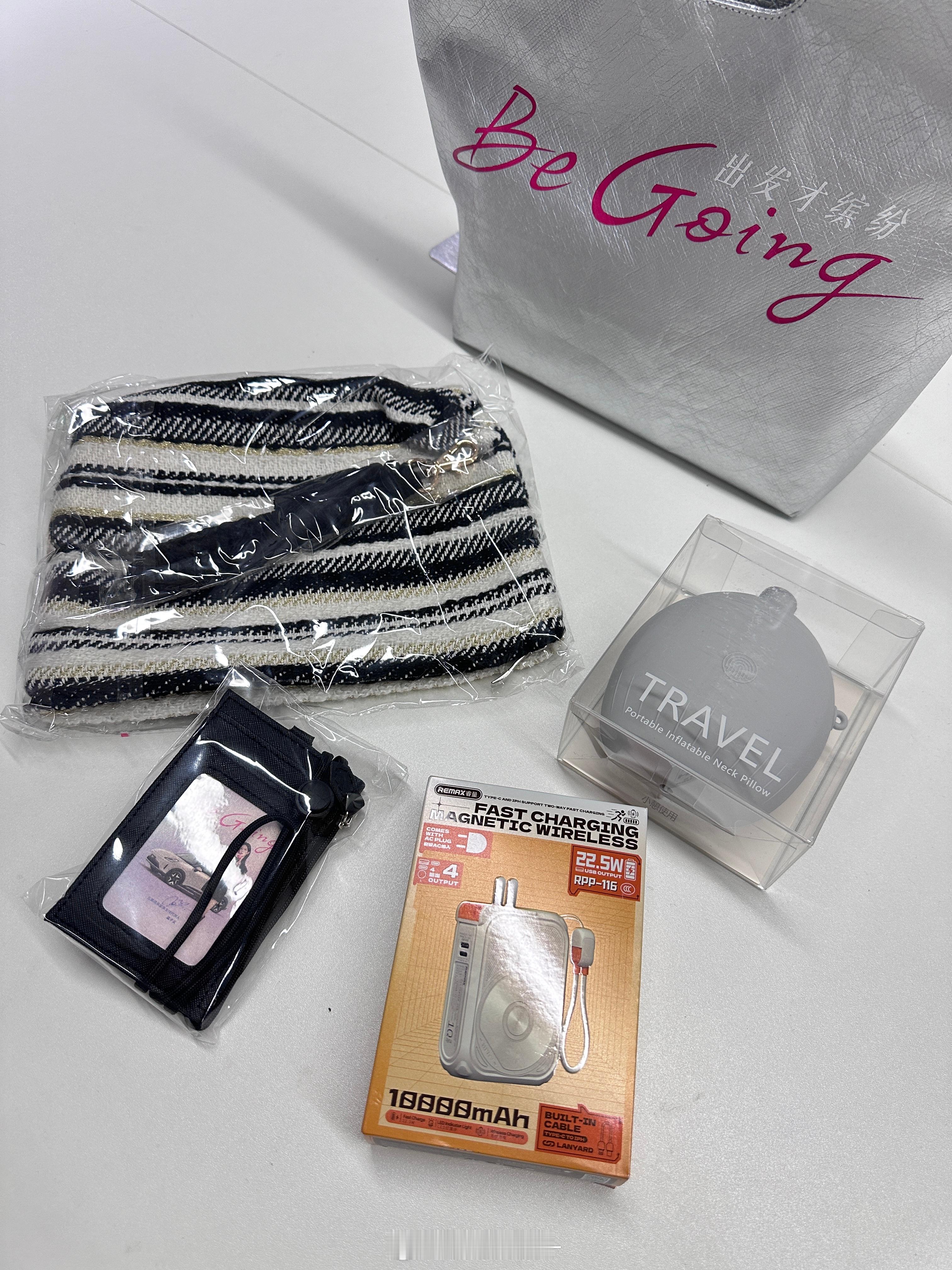 肉丸日记📔 新的一周早啊大家好久没抽奖啦🎁这个伴手礼真的非常实用一万毫安的充