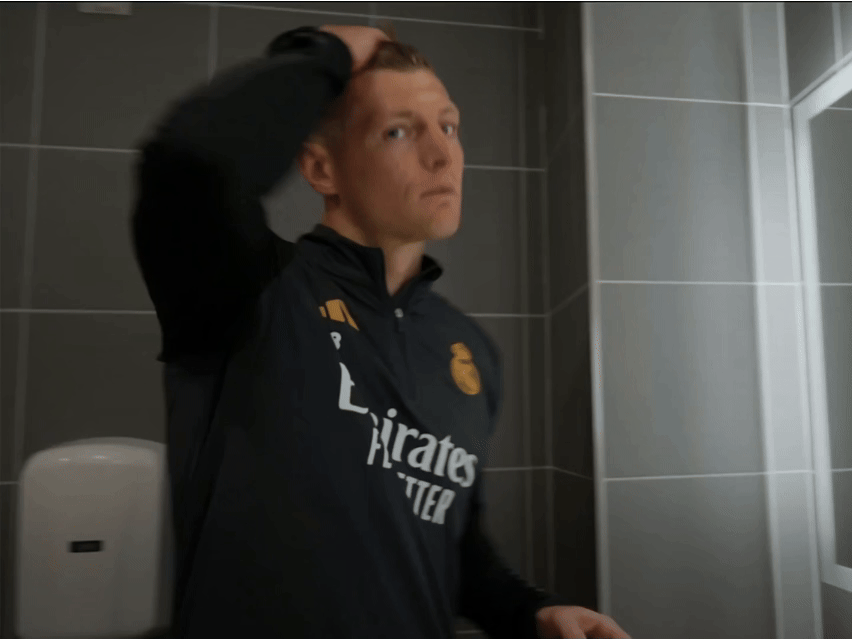 《十五冠之心》中的托尼老师 