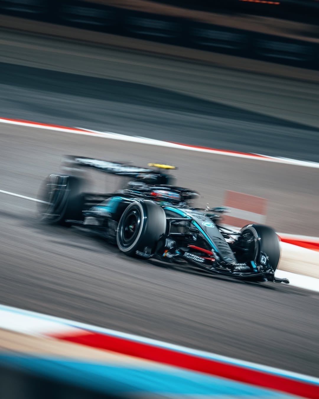 f1 据AMuS报道，梅赛德斯车队最终还是决定启用他们的 ADUO引擎升级机会。
