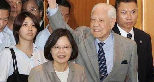 其实很多中国人不知道的是：大部分台独不是100%中国人，他们真正力量也不是来自美