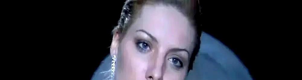 她被捧为活体艺术品，导演却摇头说“过了”，一夜爆红后彻底消失。
十年里简历薄得像