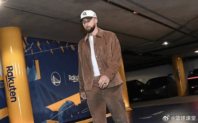 情况不太妙！库里谈跑步膝：“这种伤比较奇怪，恢复情况有点难以预测。”“自全明星周