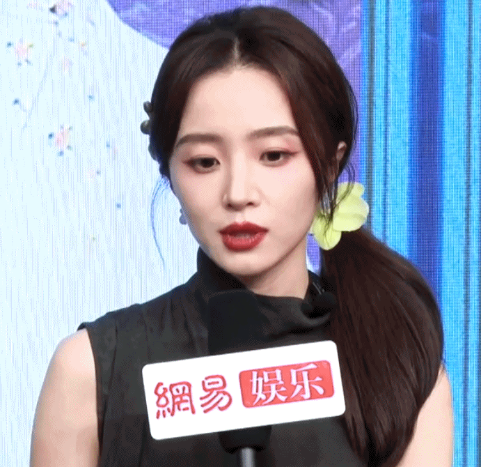 胡冰卿中式红唇美人 浓妆适配度满分 