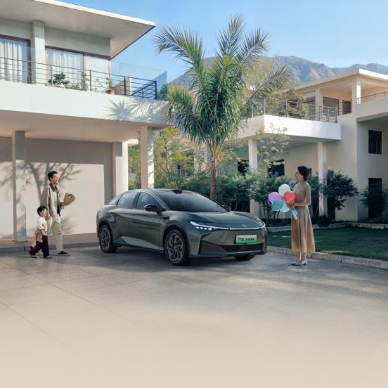 对于每日穿梭于楼宇间的都市家庭而言，拥堵路况和突发“鬼探头”是主要的驾驶压力源。