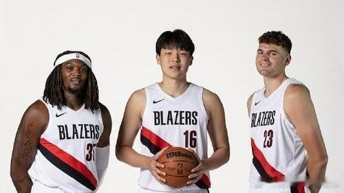 《开拓者屯了5个中锋，为什么呢？ 1，克林根：22岁 身高2.18米 体重126