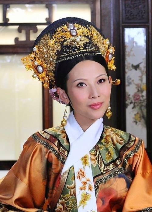 《甄嬛传》里皇后为何不弄死华妃？不少网友看《甄嬛传》时都有此疑问。作为全网首屈一