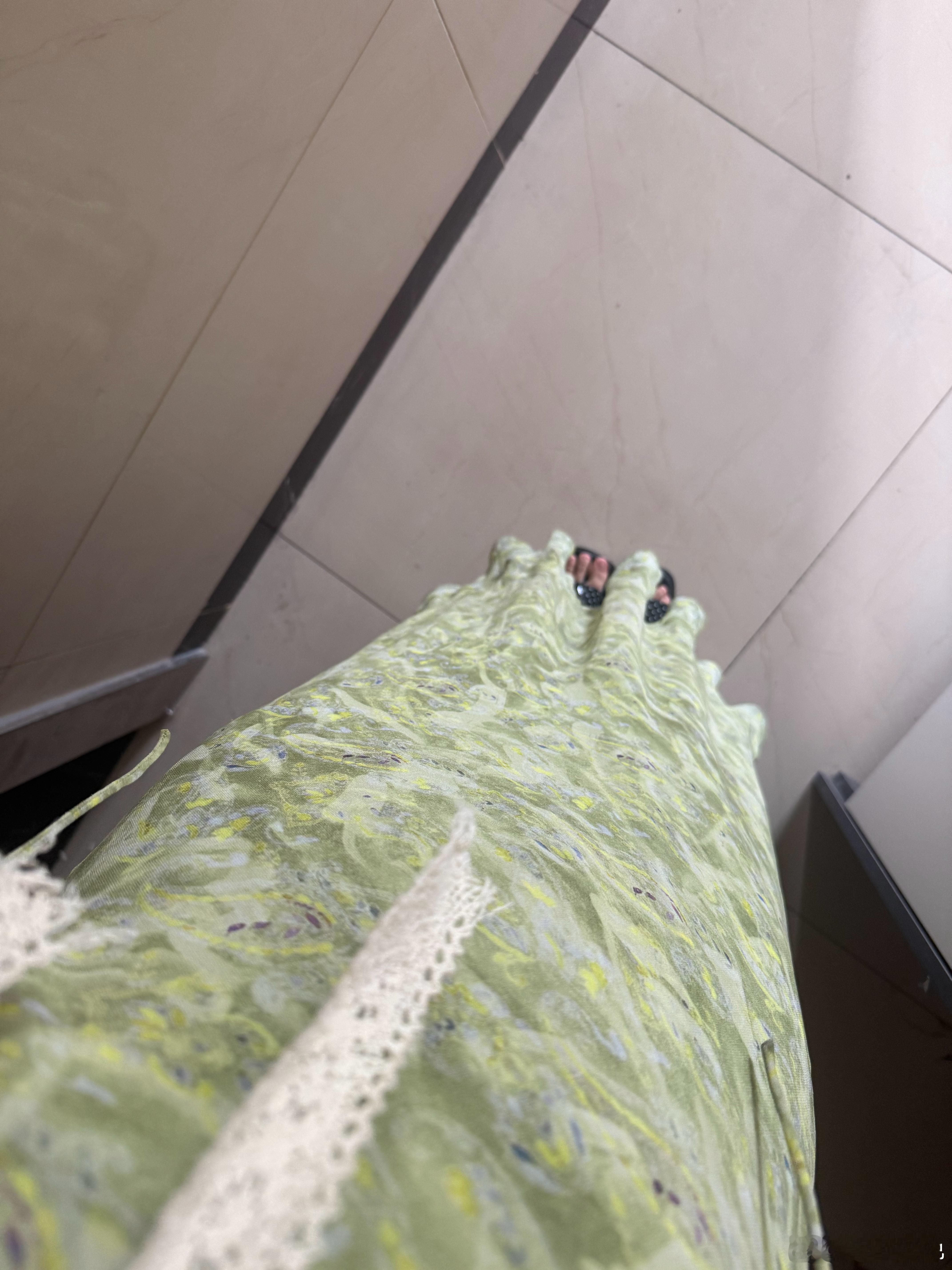 天气热的啥也不想吃又不能吹空调，一吹鼻炎就犯烦死了 