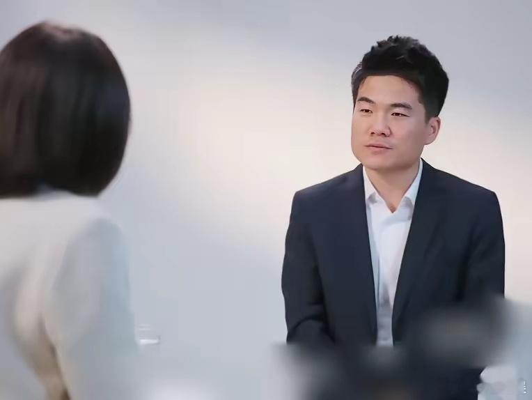 董宇辉说：“自从与辉同行创立以来，我再也没有谈助农。”记者问：“那么，运营公司，