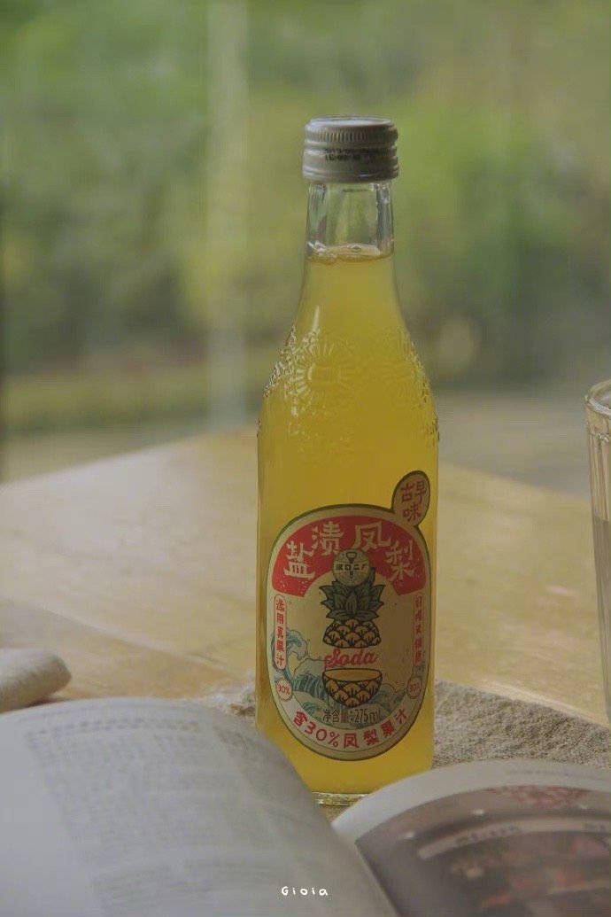 能让别人快乐的人，一定很善良。能让自己快乐的人，一定很聪明。—— 莫言 