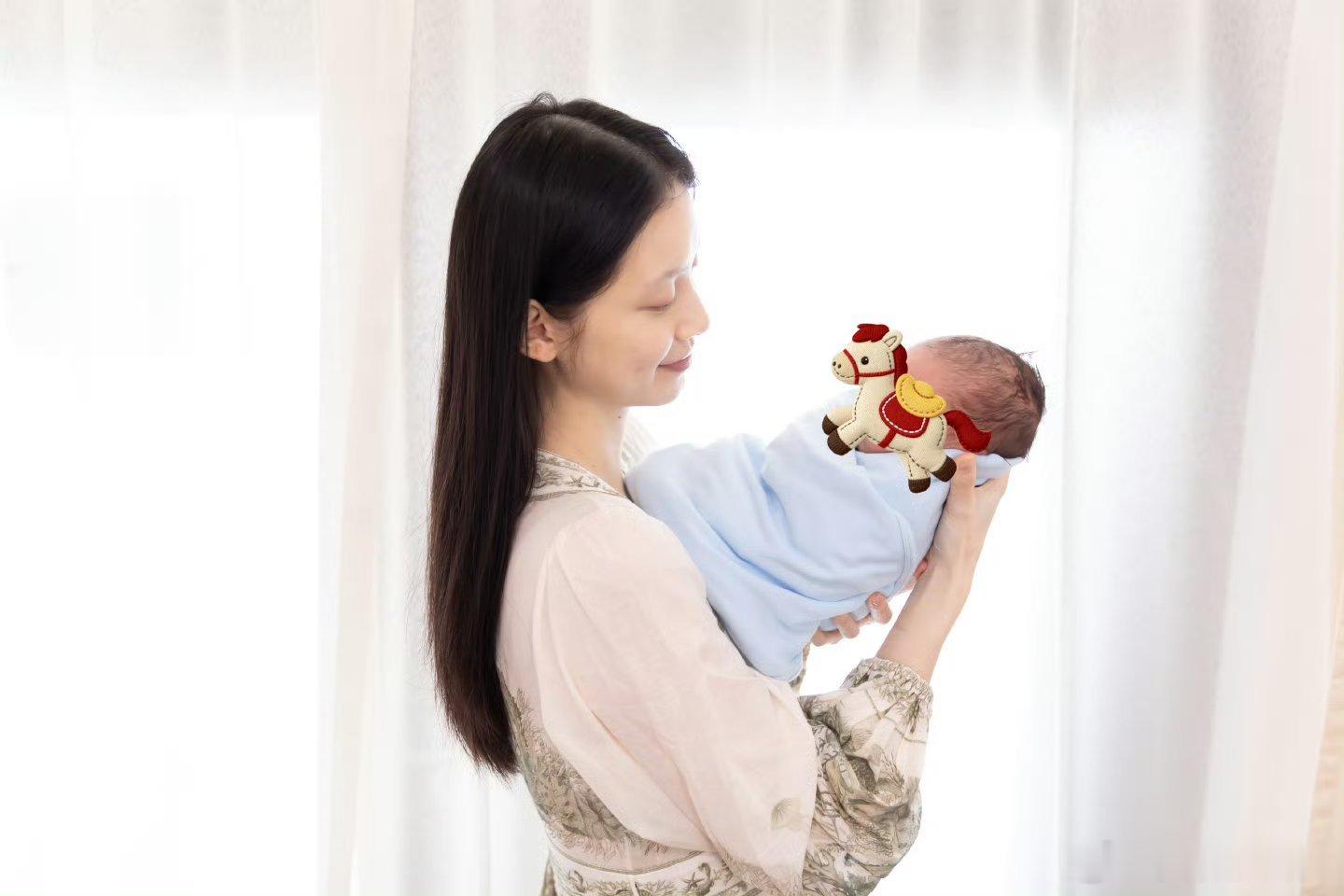 孙伊涵当妈恭喜恭喜！ 