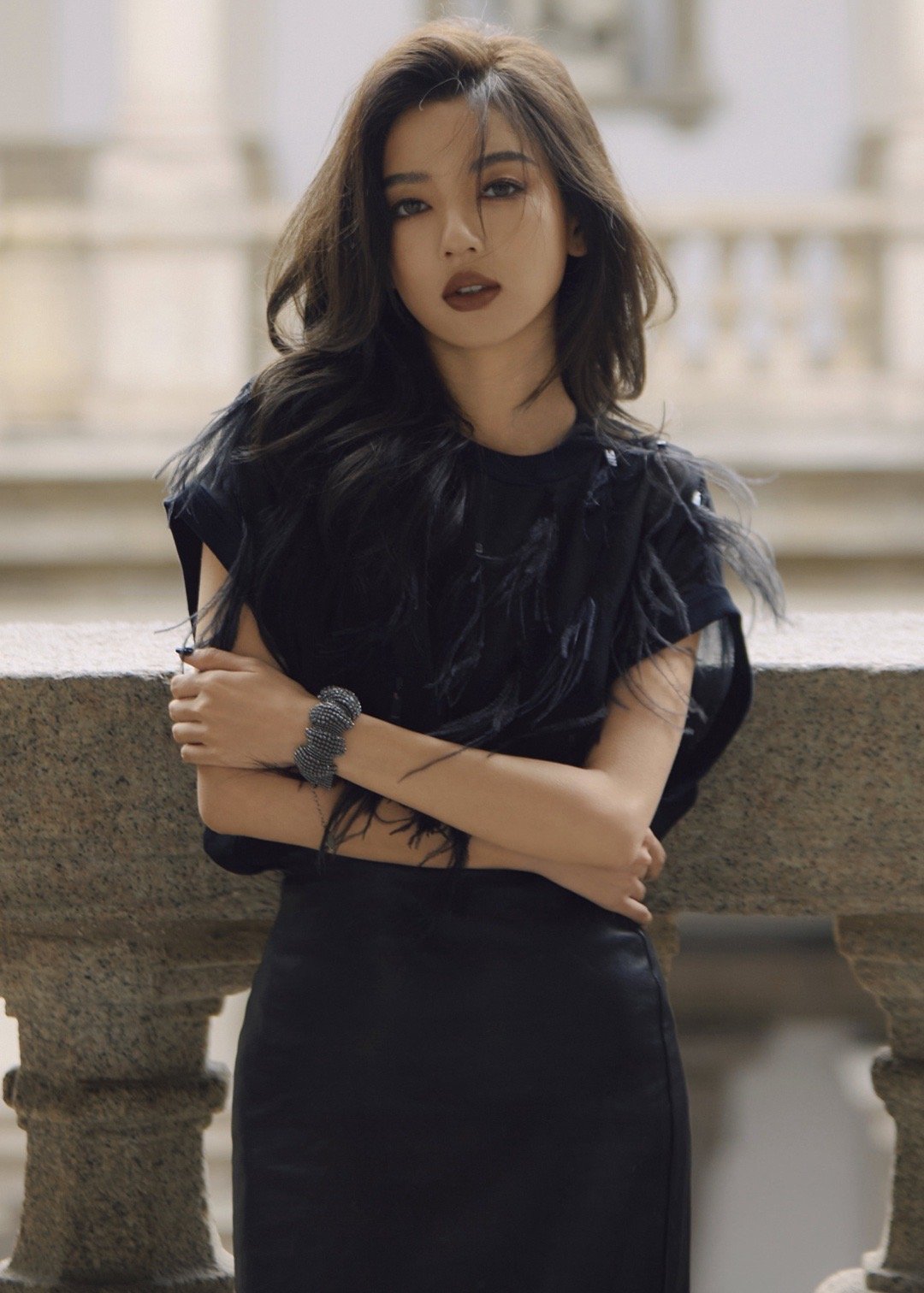 #何瑞贤复仇女王既视感#何瑞贤这套allblack气场拉满了！立体的五官配上大气